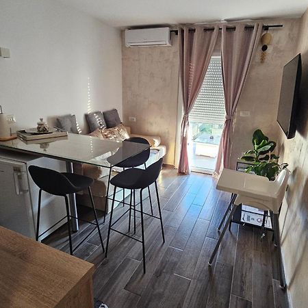 Apartment Natalia Valbandon エクステリア 写真