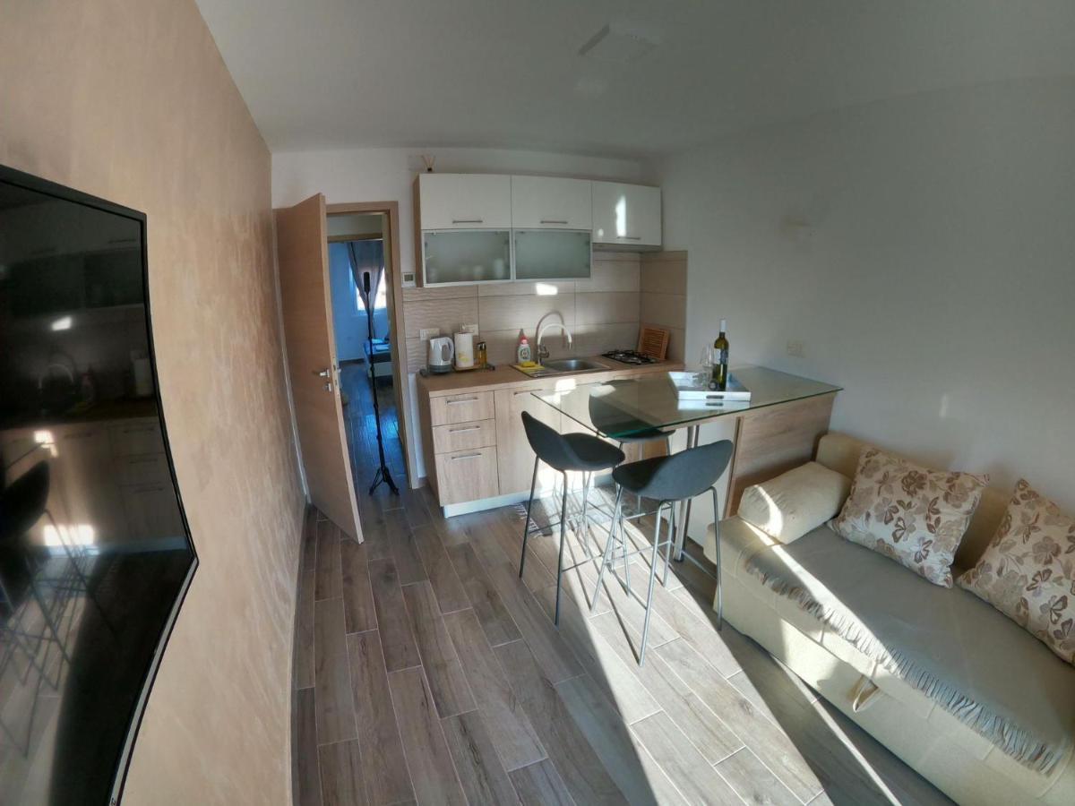 Apartment Natalia Valbandon エクステリア 写真