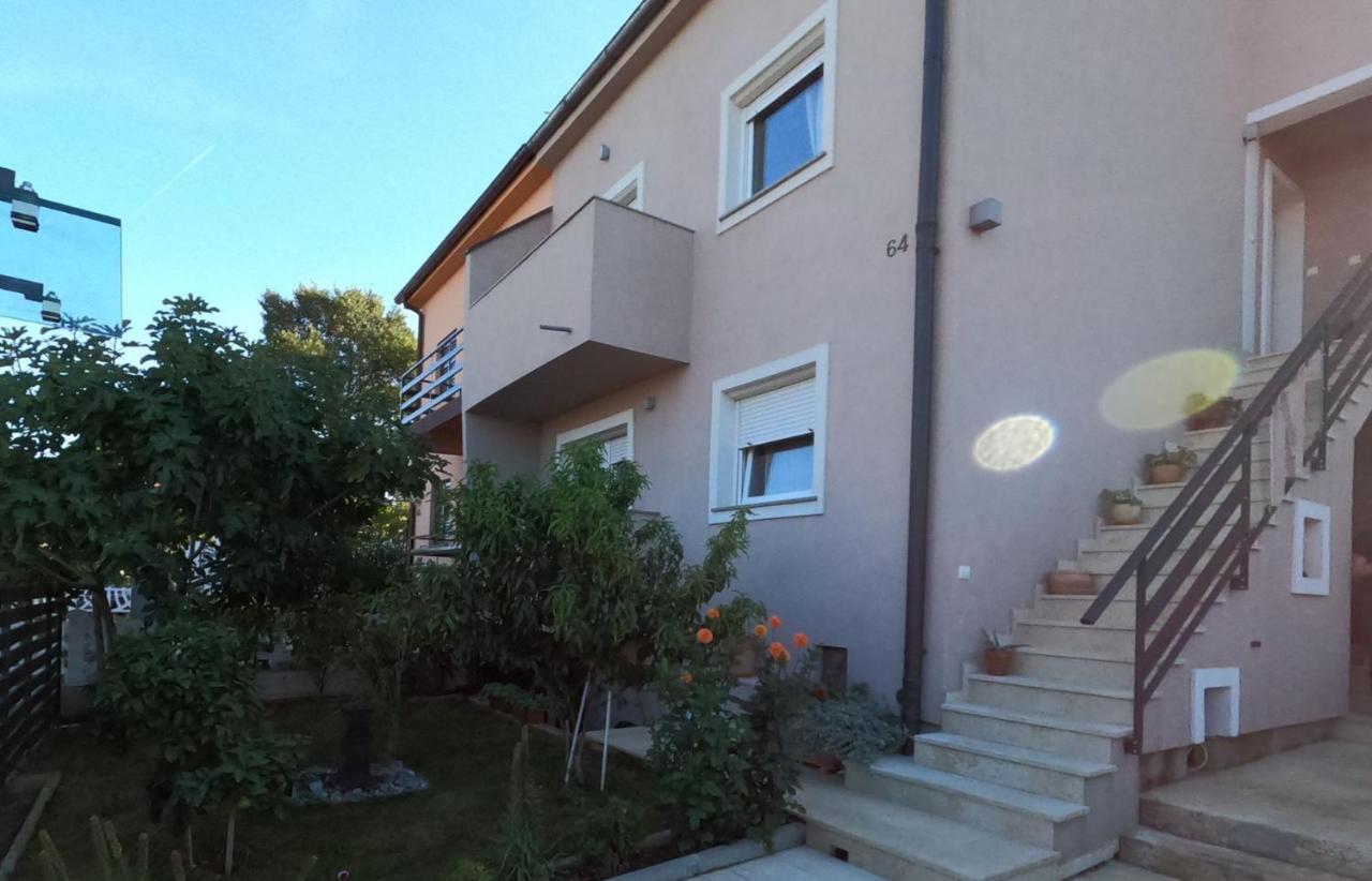Apartment Natalia Valbandon エクステリア 写真
